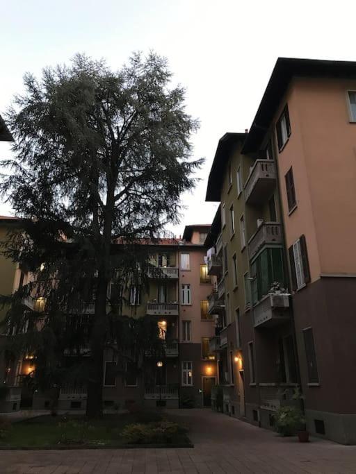 Appartamento In Zona Bocconi Mailand Exterior foto